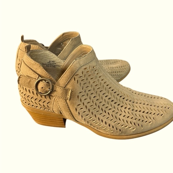 Hokus Pokus Tabby Women’s Perforated Light Brown Heeled Boots Size 6M - Picture 1 of 8